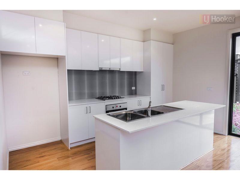 102/96 Newbury Blvd, Craigieburn VIC 3064