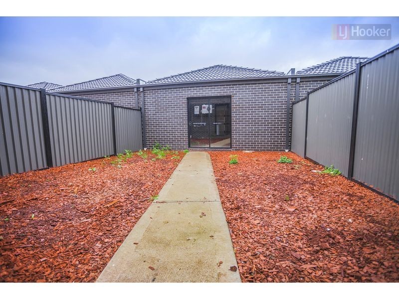 102/96 Newbury Blvd, Craigieburn VIC 3064