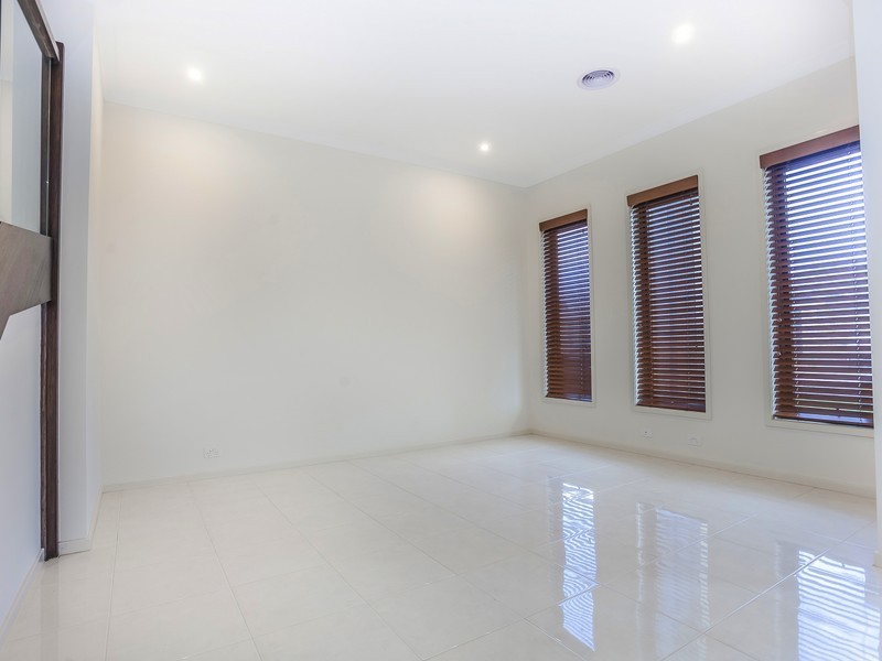 10 Scoria Circuit, Craigieburn VIC 3064