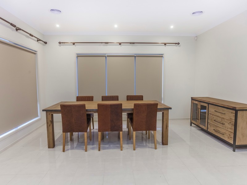 10 Scoria Circuit, Craigieburn VIC 3064