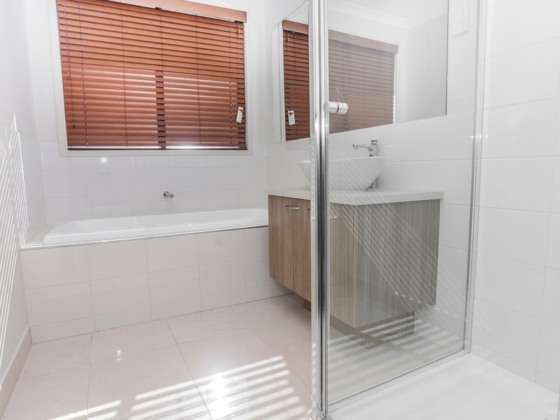 10 Scoria Circuit, Craigieburn VIC 3064
