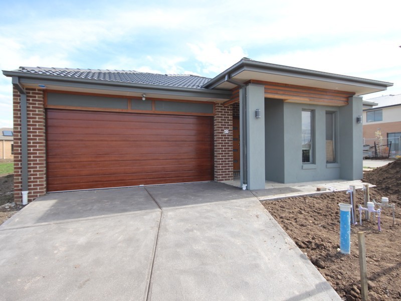 28 Peninsula Crescent, Craigieburn VIC 3064