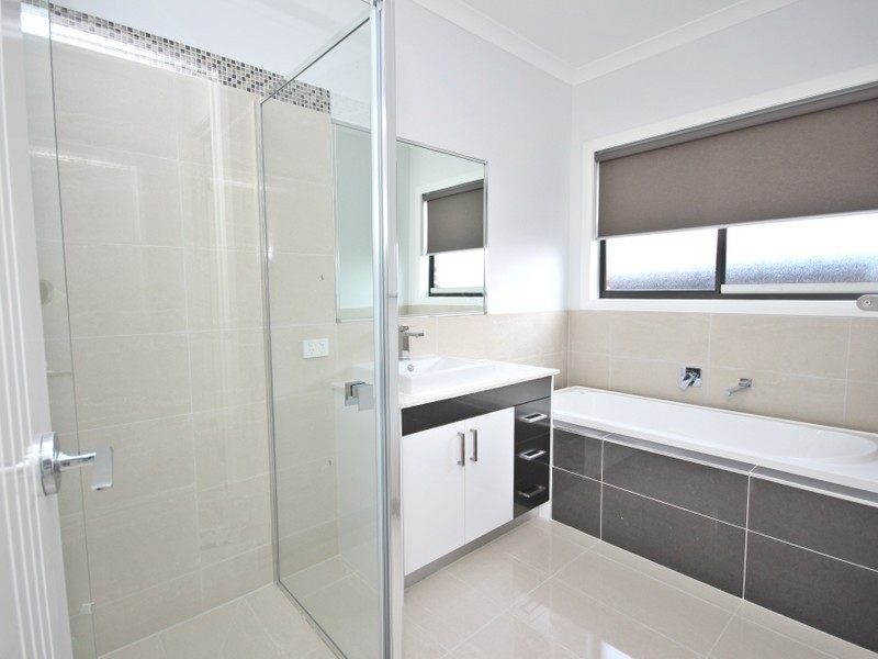 28 Peninsula Crescent, Craigieburn VIC 3064