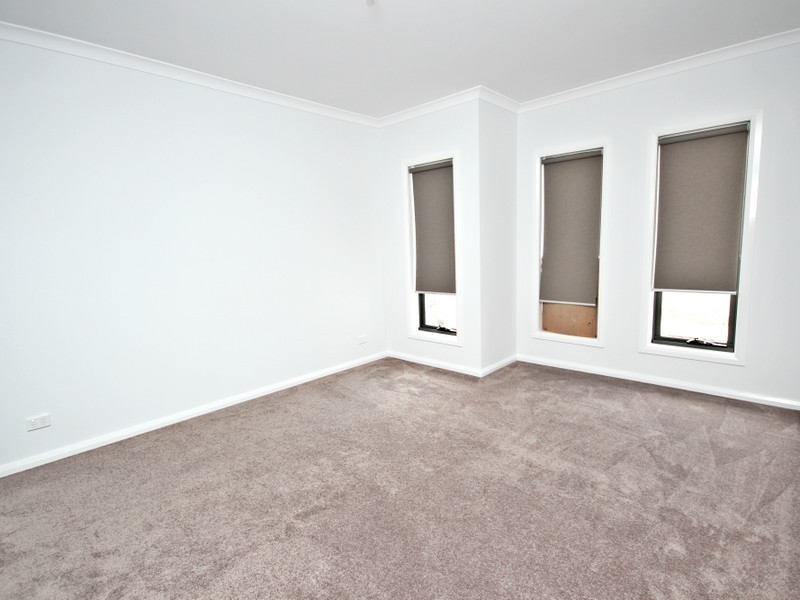 28 Peninsula Crescent, Craigieburn VIC 3064