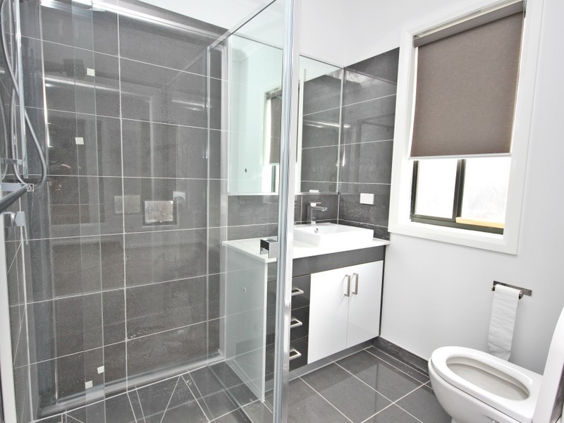 28 Peninsula Crescent, Craigieburn VIC 3064