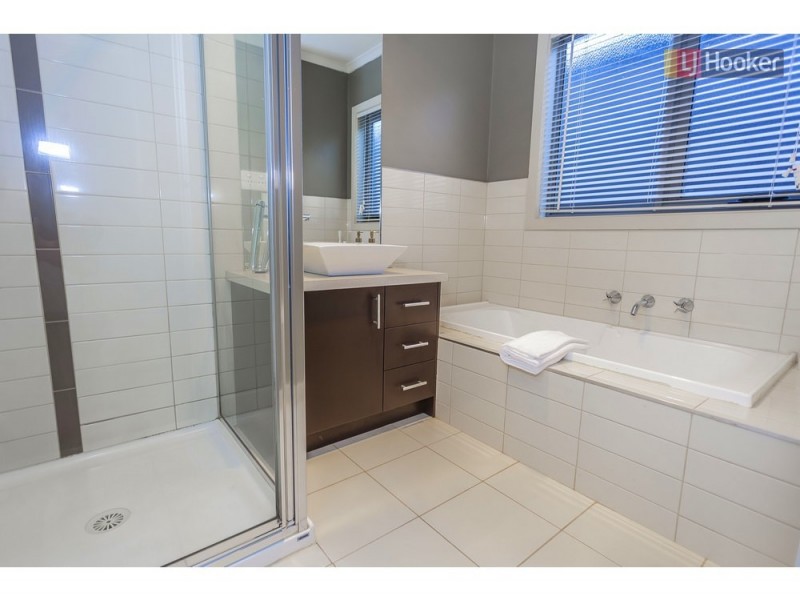 45 Bellfield Drive, Craigieburn VIC 3064
