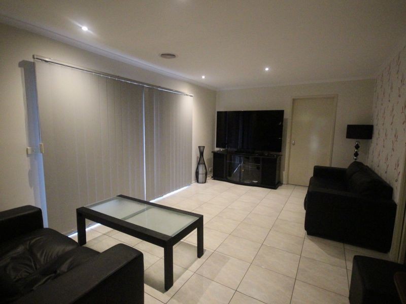 1 Yarcombe Cres, Craigieburn VIC 3064