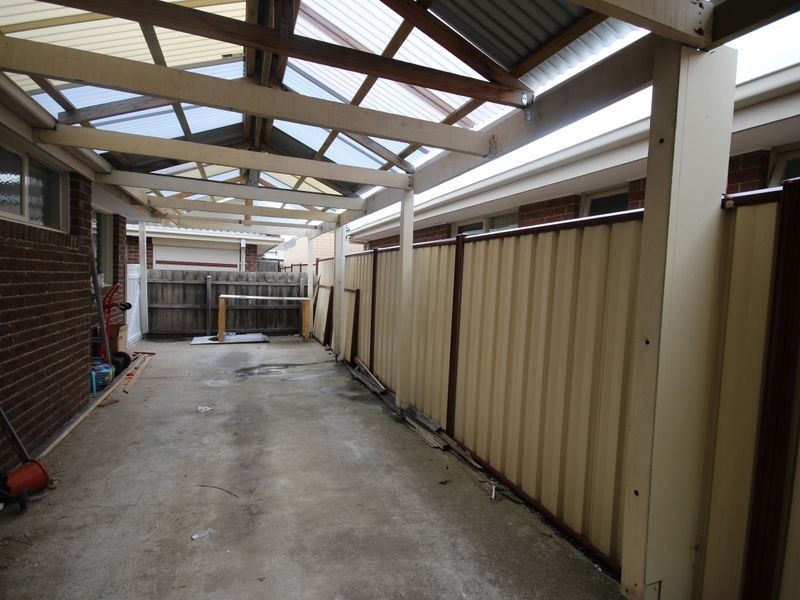 1 Yarcombe Cres, Craigieburn VIC 3064