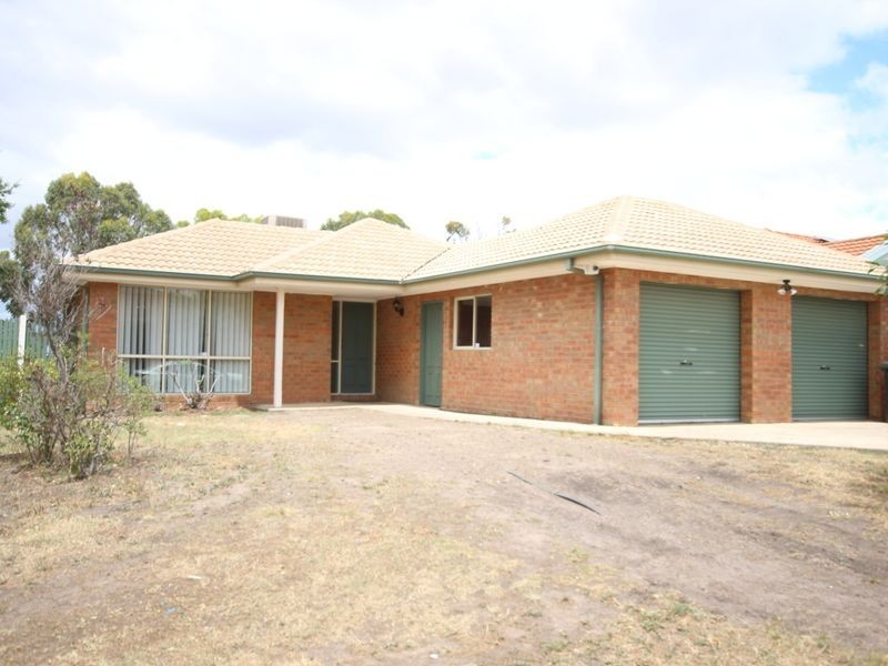 1 Pinnock Avenue, Roxburgh Park VIC 3064