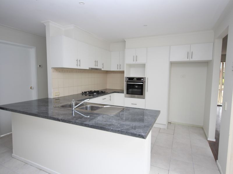 1 Pinnock Avenue, Roxburgh Park VIC 3064