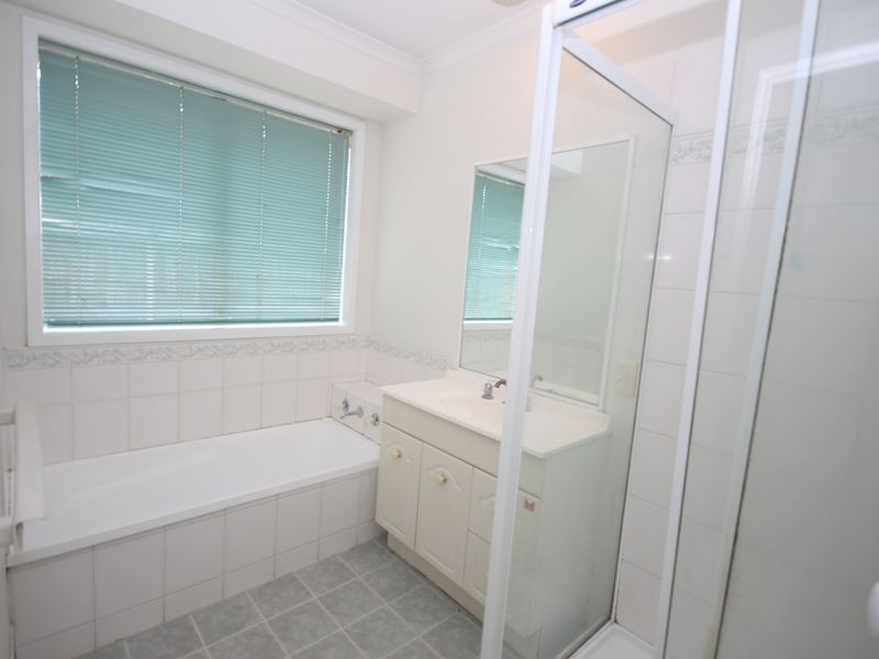 1 Pinnock Avenue, Roxburgh Park VIC 3064