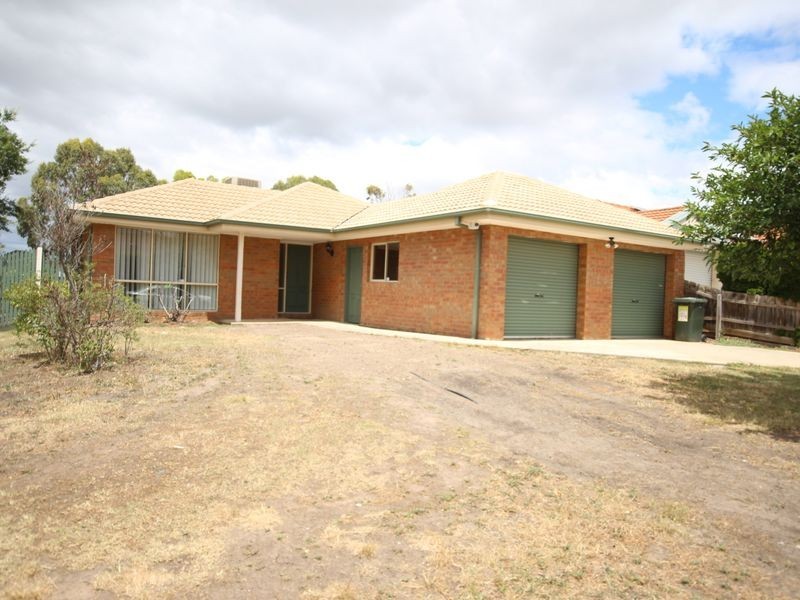 1 Pinnock Avenue, Roxburgh Park VIC 3064