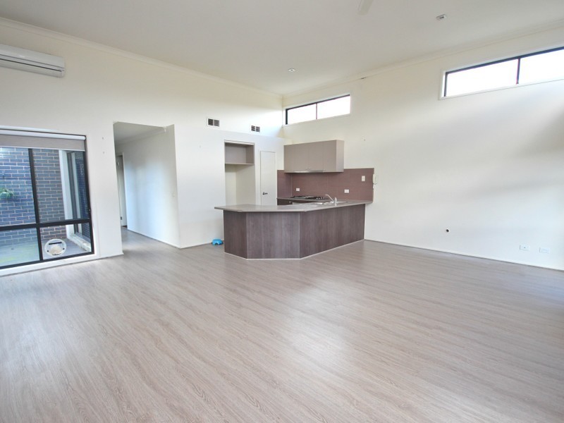 1/2-10 Creekwood Drive, Craigieburn VIC 3064