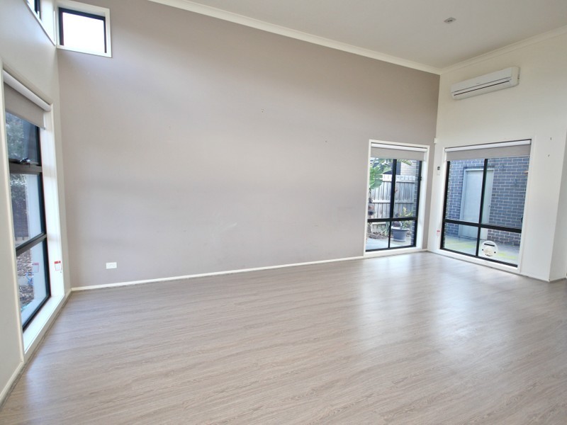 1/2-10 Creekwood Drive, Craigieburn VIC 3064