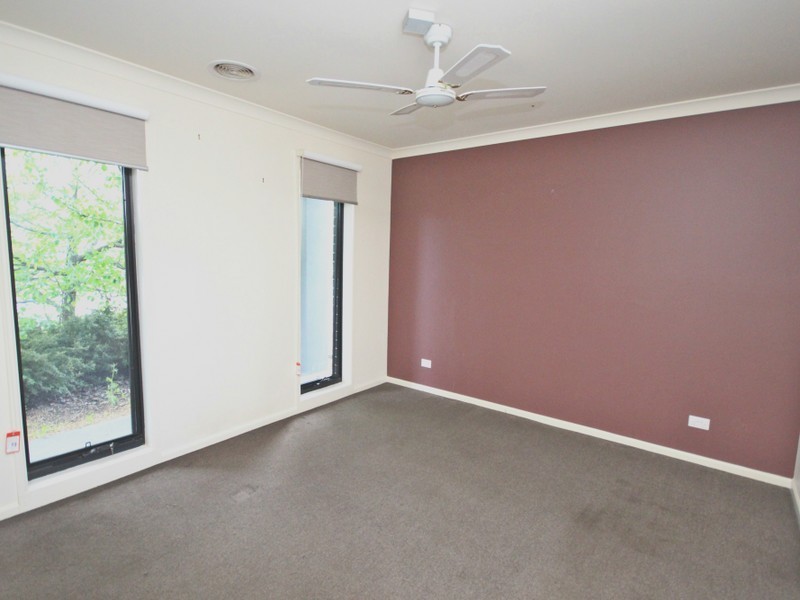 1/2-10 Creekwood Drive, Craigieburn VIC 3064