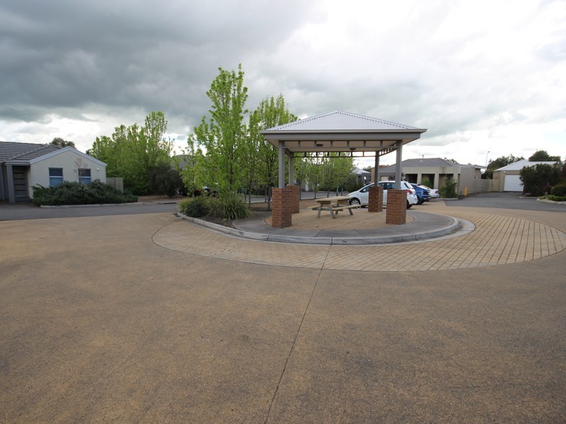 1/2-10 Creekwood Drive, Craigieburn VIC 3064