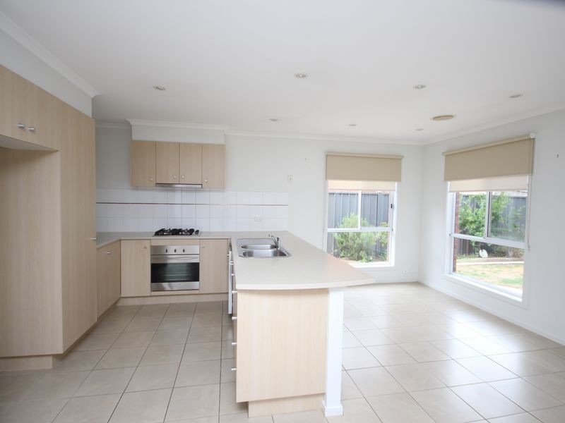 99 Mareeba Way, Craigieburn VIC 3064