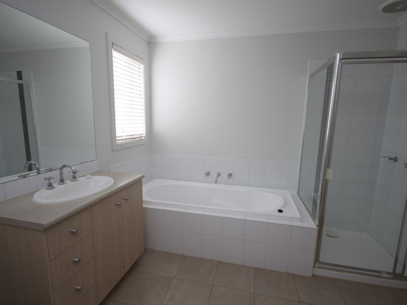 99 Mareeba Way, Craigieburn VIC 3064