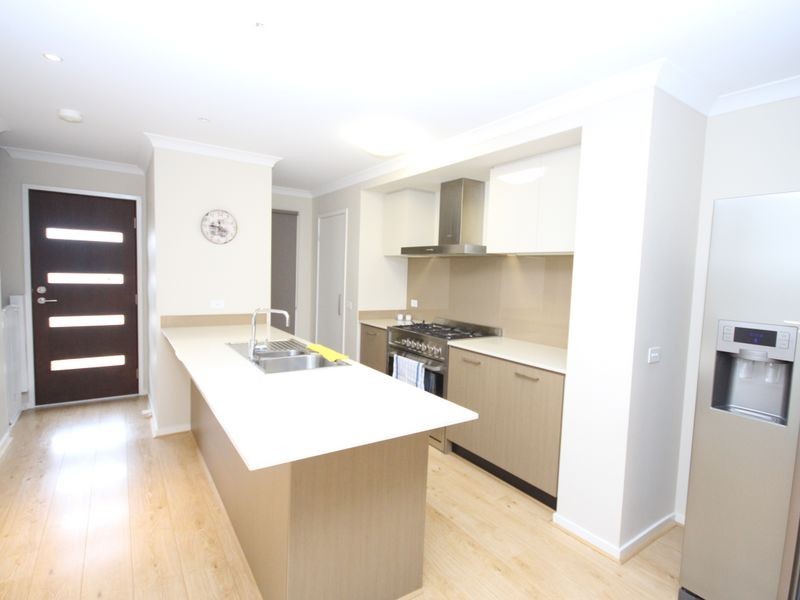 124 Moor Park Dr, Craigieburn VIC 3064