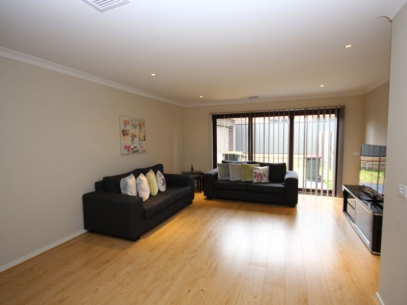 124 Moor Park Dr, Craigieburn VIC 3064