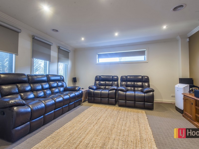 6 Mallard Cct, Craigieburn VIC 3064