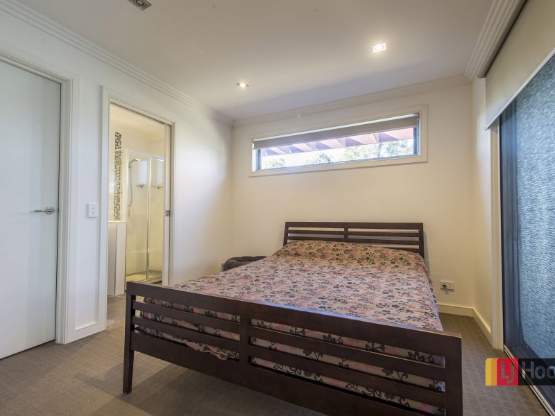 6 Mallard Cct, Craigieburn VIC 3064