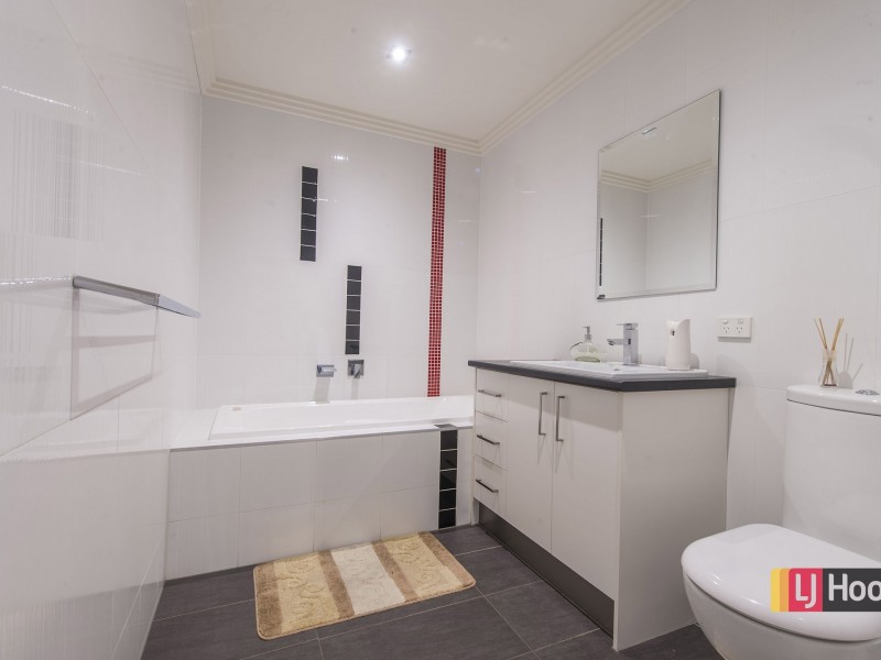 6 Mallard Cct, Craigieburn VIC 3064
