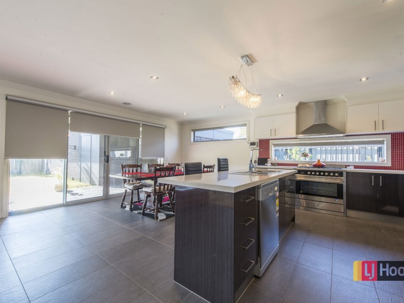 6 Mallard Cct, Craigieburn VIC 3064