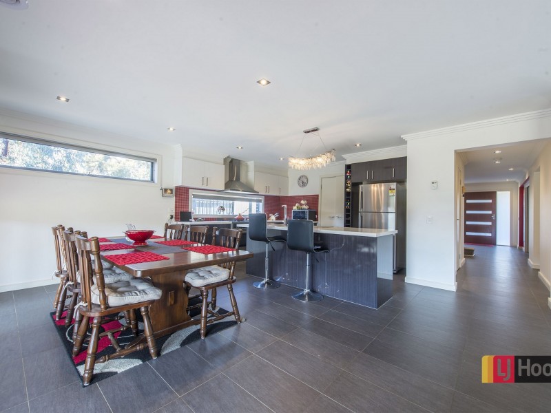 6 Mallard Cct, Craigieburn VIC 3064