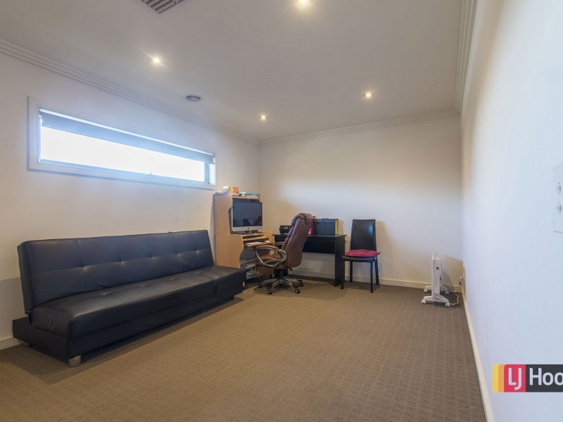 6 Mallard Cct, Craigieburn VIC 3064