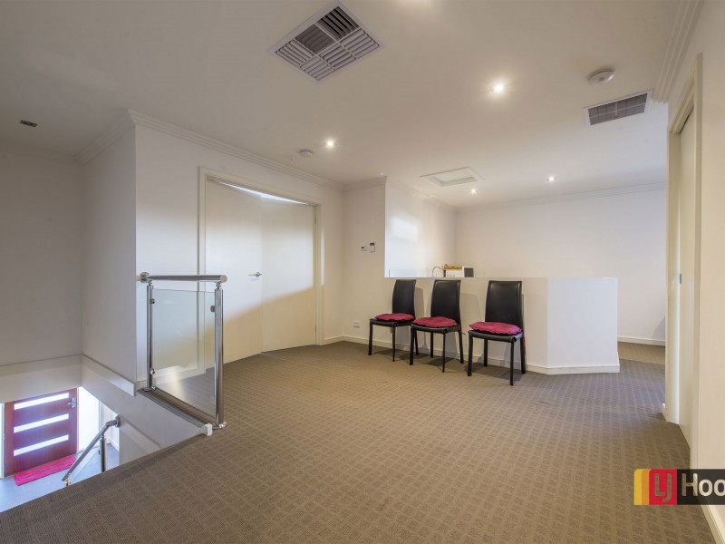 6 Mallard Cct, Craigieburn VIC 3064