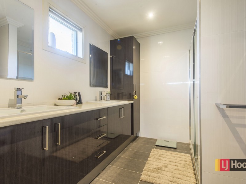 6 Mallard Cct, Craigieburn VIC 3064