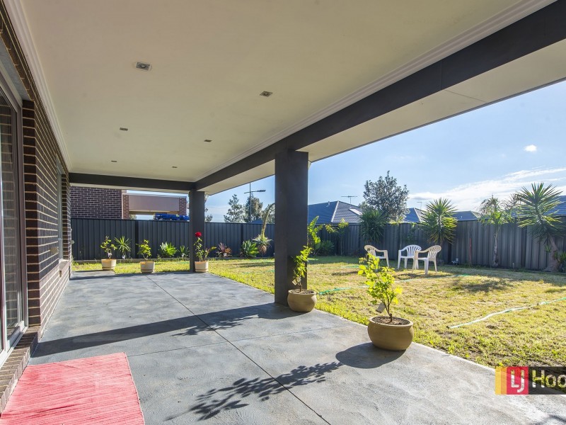 6 Mallard Cct, Craigieburn VIC 3064