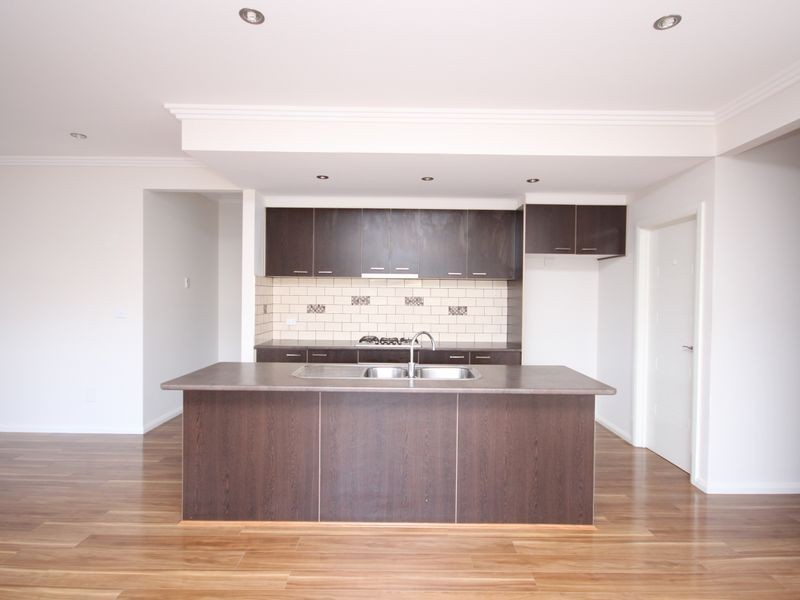 8 Jonesfield St, Craigieburn VIC 3064