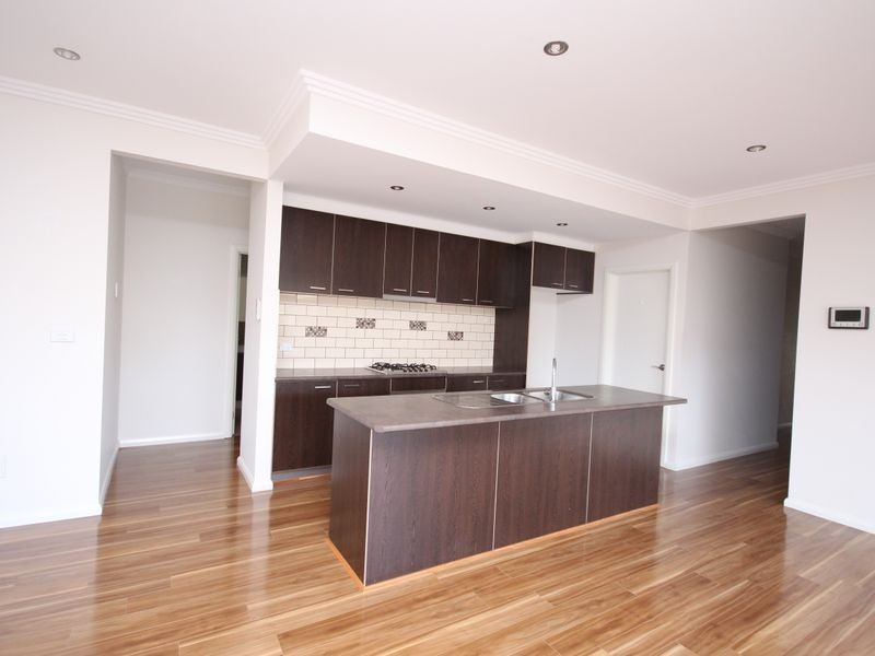 8 Jonesfield St, Craigieburn VIC 3064