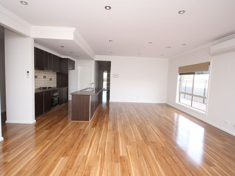 8 Jonesfield St, Craigieburn VIC 3064