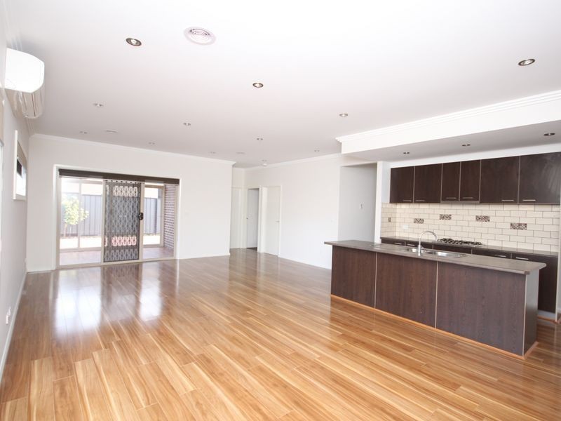 8 Jonesfield St, Craigieburn VIC 3064