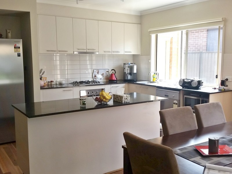 9 Hollows Court, Craigieburn VIC 3064