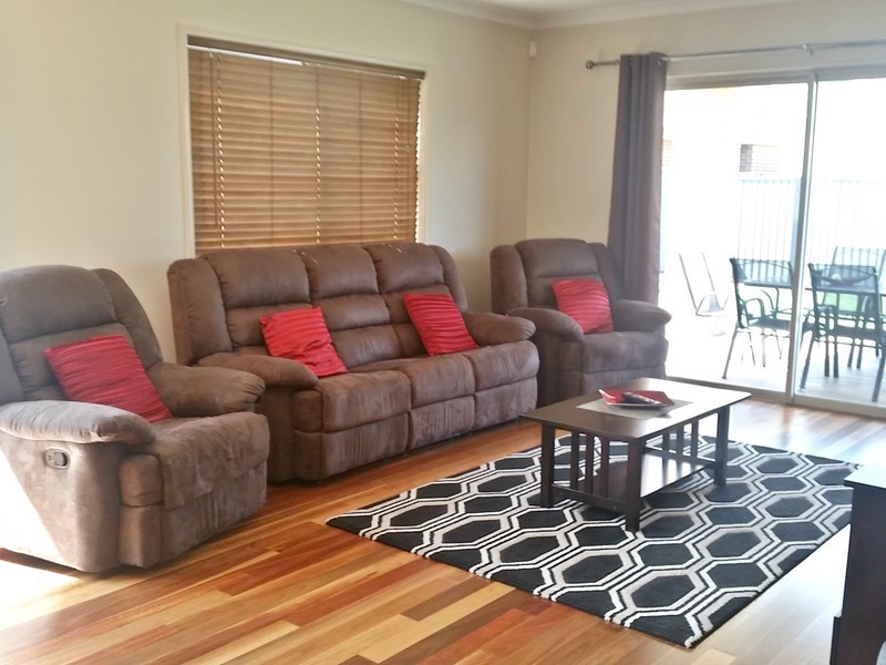 9 Hollows Court, Craigieburn VIC 3064