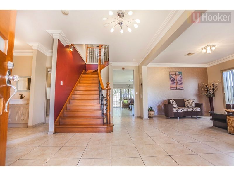 2 Colchester Circuit, Roxburgh Park VIC 3064