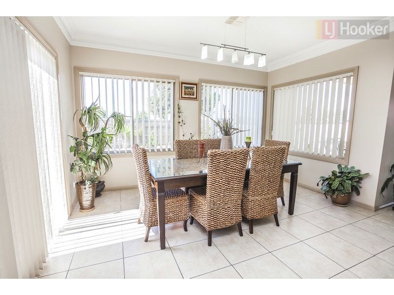 2 Colchester Circuit, Roxburgh Park VIC 3064