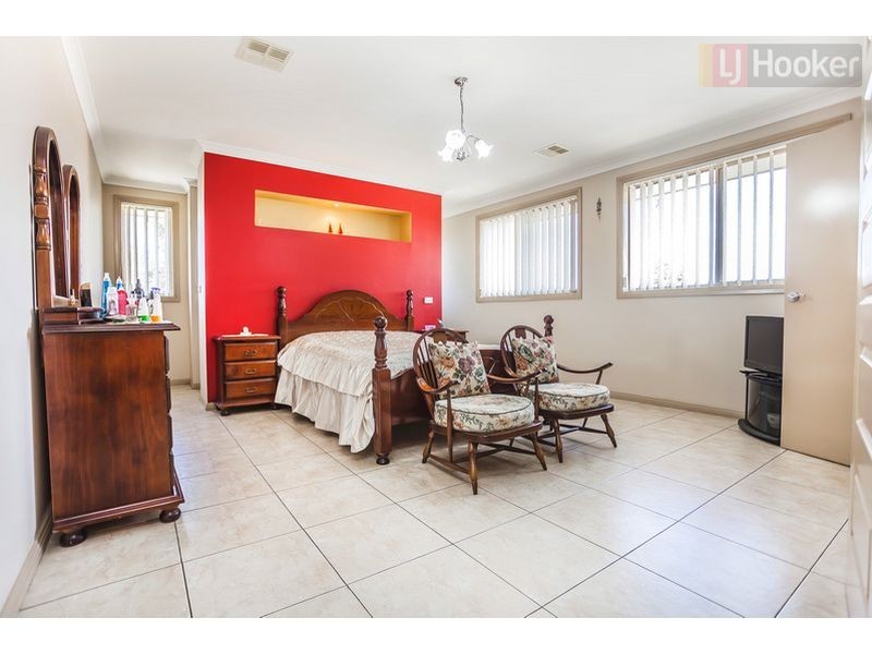 2 Colchester Circuit, Roxburgh Park VIC 3064