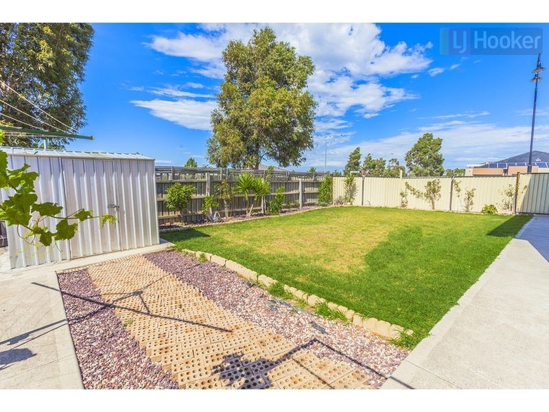 2 Colchester Circuit, Roxburgh Park VIC 3064