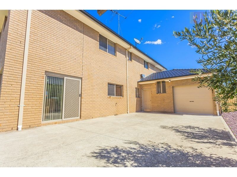 2 Colchester Circuit, Roxburgh Park VIC 3064
