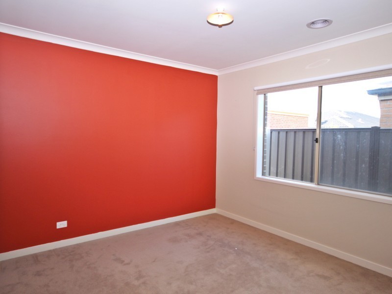 19 Serenity Way, Craigieburn VIC 3064