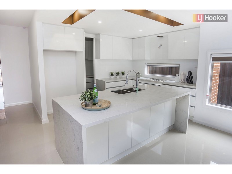 23 Emblem Way, Craigieburn VIC 3064