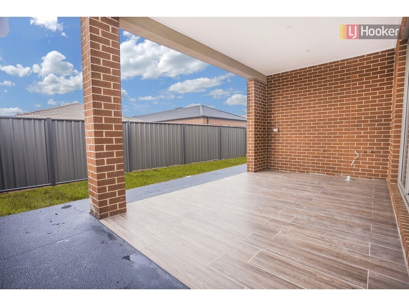 23 Emblem Way, Craigieburn VIC 3064