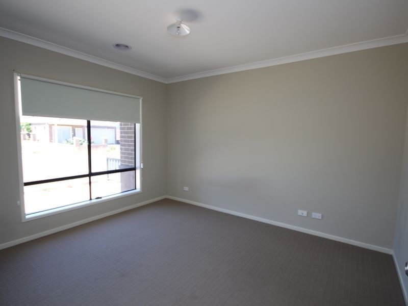 73 Huntington St, Craigieburn VIC 3064