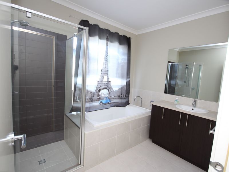 73 Huntington St, Craigieburn VIC 3064