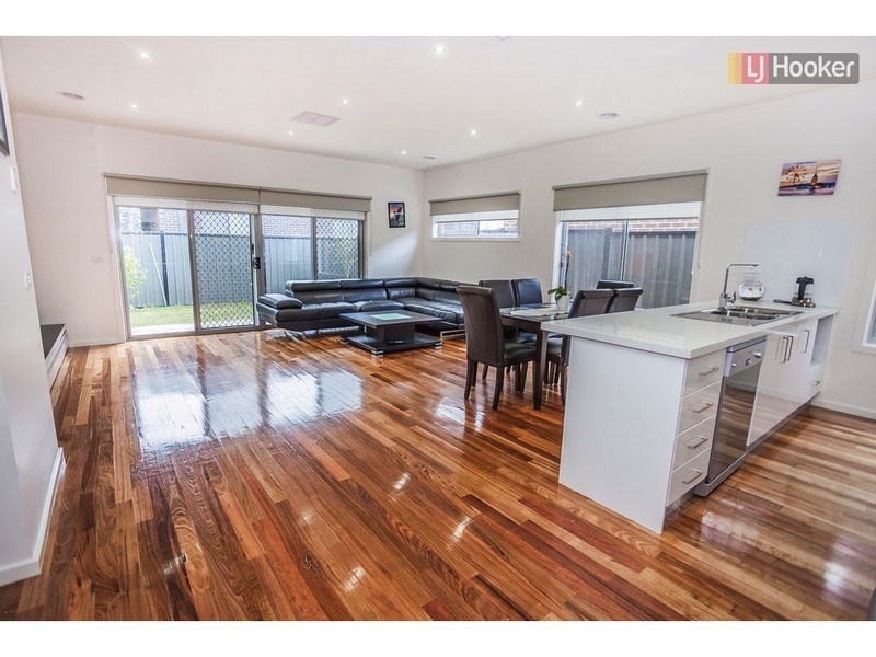 30 Periwinkle Circuit, Craigieburn VIC 3064